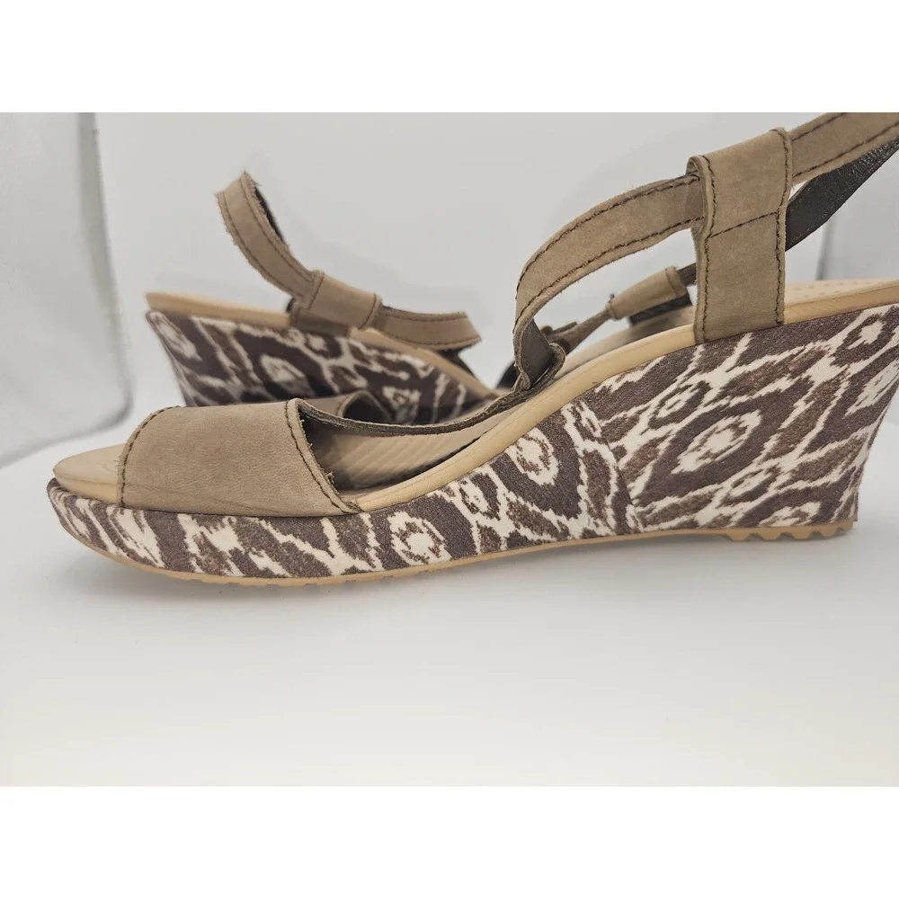 Crocs Women's. Wedge Sandals with Geographic Design Size 9